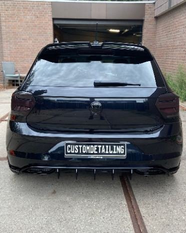 Zwarte Volkswagen Polo, achterkant