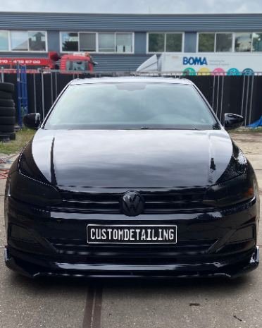 Zwarte Volkswagen Polo, voorkant